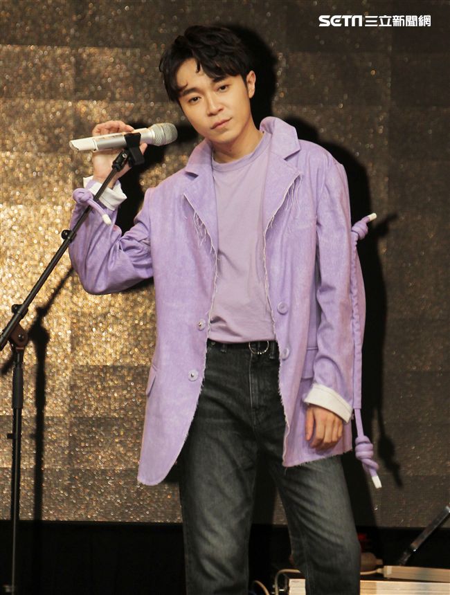 青峰最新單曲「你要出來了嗎」終於要出場，並為「春浪」彩排。（記者邱榮吉/攝影）