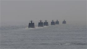 光六飛彈快艇參與國軍要港防衛總統蔡英文13日在海軍蘇澳基地，視導國軍要港防衛與快速應變能力測考。光華六號飛彈快艇在宜蘭外海參與演練。中央社記者徐肇昌攝  107年4月13日