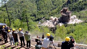 北韓爆破摧毀豐溪里核子試驗場（圖／翻攝自推特）