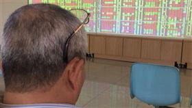 台股開高走高（1）台北股市24日開高走高，收盤漲50.75點，為10936.93點，漲幅0.47%，成交金額新台幣1264.6億元。中央社記者董俊志攝　107年5月24日