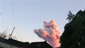 貓咪,雲朵,天空,爆廢公社,火燒房子 （圖／翻攝爆廢公社）