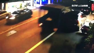 買麵包車被撞　下一秒肇事駕駛逃逸