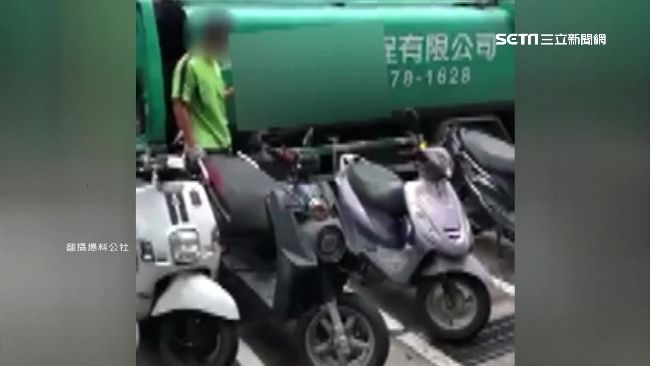 違停要求移車　環保車駕駛怒嗆女騎士