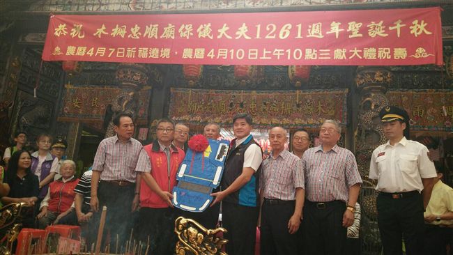 忠順廟送愛　捐贈3組心肺復甦術機