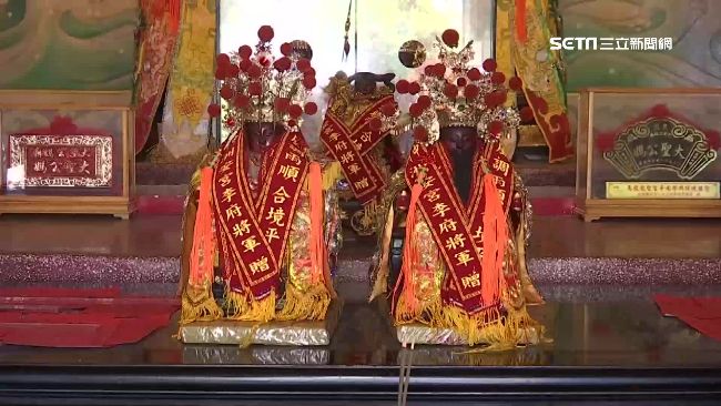 擲筊轉神像　「背對背」助斬小三小王