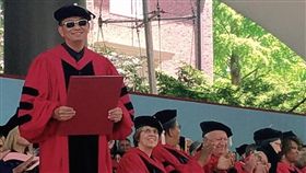 ▲哈佛大學授予王家衛文學榮譽博士學位。（圖／澤東電影提供）
