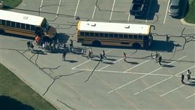 美國印地安那州校園槍擊2傷（圖／FOX 10 Phoenix推特）