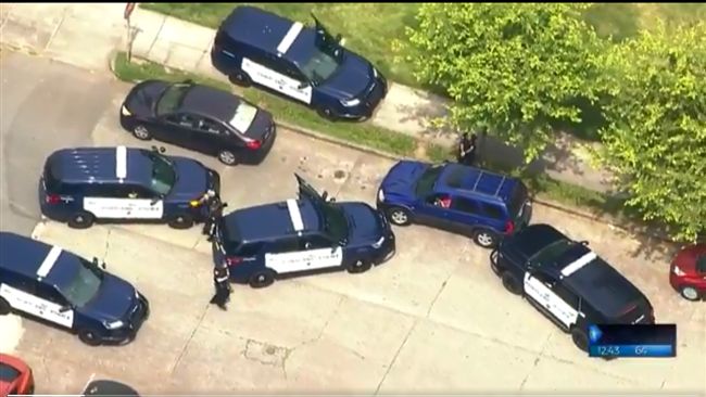 一度疑恐攻！美休旅車惡意衝撞4人傷