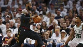 ▲LeBron James強力捍衛主場。（圖／美聯社／達志影像）