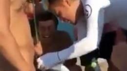 裸泳要小心　不然GG真的會GG（圖／翻攝自臉書爆笑公社）