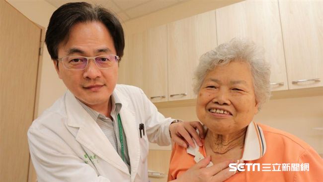 7旬嬤脖子塞「柚子」　竟硬忍3年