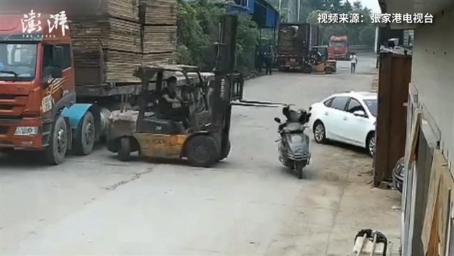 堆高機突迴轉　騎士慘遭牙叉「平削」