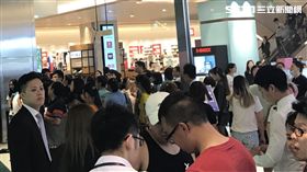 １６：９
樹林影城新開幕　民眾瘋搶99元電影票擠爆
圖／記者李嘉翎攝