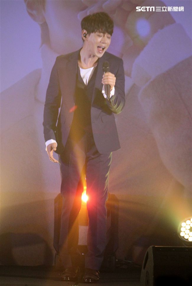 韓星黃致列來台為2018Love Stars台北演唱會宣傳，並會粉絲唱台語歌讓粉絲High翻天。（記者邱榮吉/攝影）