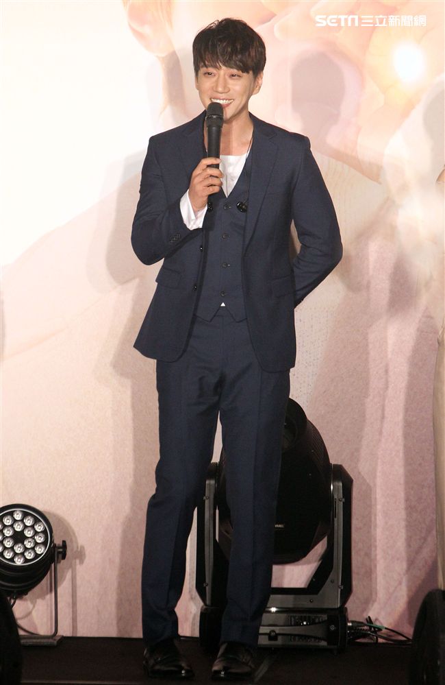 韓星黃致列來台為2018Love Stars台北演唱會宣傳，並會粉絲唱台語歌讓粉絲High翻天。（記者邱榮吉/攝影）