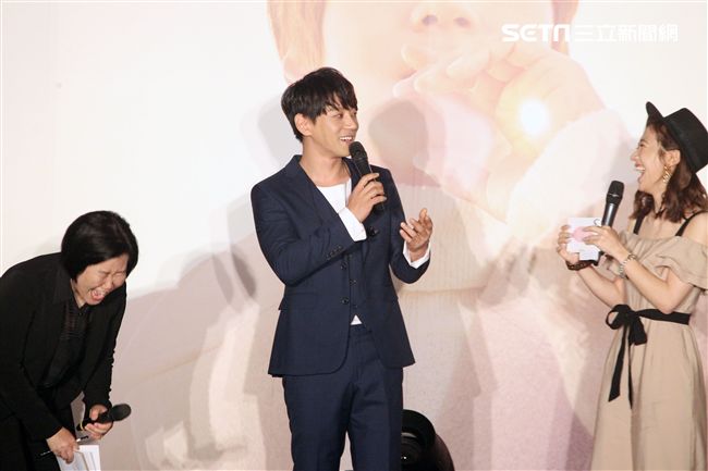 韓星黃致列來台為2018Love Stars台北演唱會宣傳，並會粉絲唱台語歌讓粉絲High翻天。（記者邱榮吉/攝影）