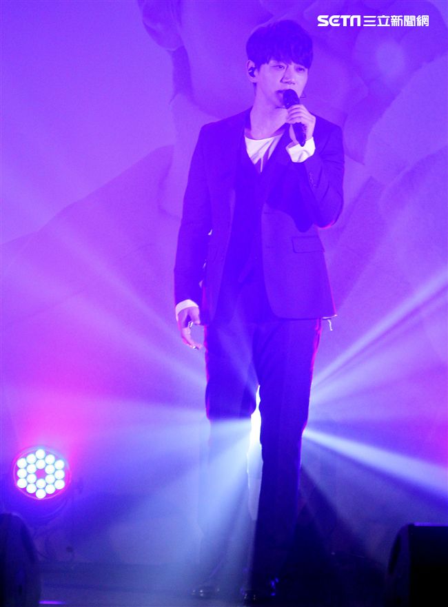 韓星黃致列來台為2018Love Stars台北演唱會宣傳，並會粉絲唱台語歌讓粉絲High翻天。（記者邱榮吉/攝影）
