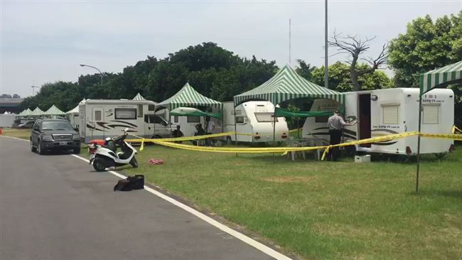 疑欠債想不開　夫妻帶狗露營車燒炭亡