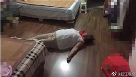 太胖救了她！「90公斤」胖妹鬧上吊　繩子負荷不了先自殺
（圖／翻攝自微博 錢江晚報
https://www.weibo.com/1700720163/GikurigMc?type=comment#_rnd1527322092795）