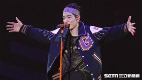 蕭敬騰2018「娛樂先生世界巡迴演唱會｣台北站，台北小巨蛋登場，沒有嘉賓一人獨挑大樑。（記者邱榮吉/攝影）