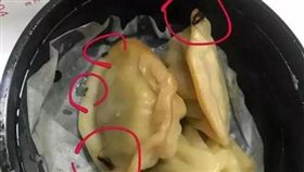陸男叫嘉和一品外賣　小籠包中有5隻小蟑螂（圖／翻攝自網易新聞）