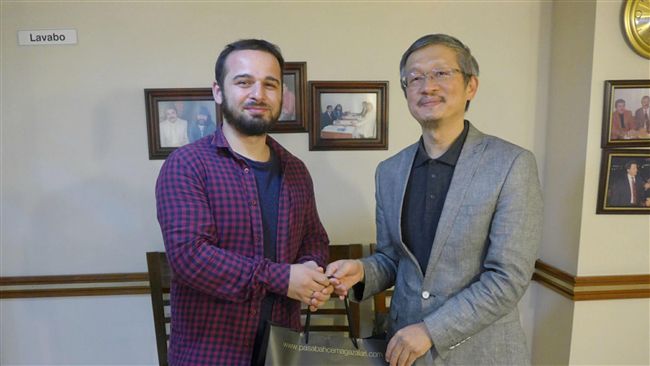 張花冠訪土國掉錢包　敘利亞難民拾獲