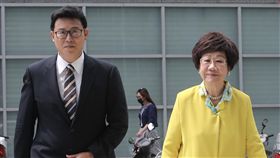 呂秀蓮姚文智出席電視政見發表會前副總統呂秀蓮（右）、民主進步黨立委姚文智（左）26日下午出席民進黨2018年台北市長候選人電視政見發表會，兩人共同步入會場。中央社記者徐肇昌攝　107年5月26日