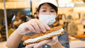 ZAKUZAKU棒棒泡芙。（圖／杰立餐飲提供）