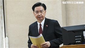 外交部長吳釗燮出席國防及外交委員會備詢。 （圖／記者林敬旻攝）