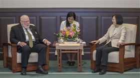 蔡英文總統28日上午接見美國海外作戰退伍軍人協會總會長哈蒙。（圖／總統府提供）