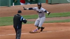 勇士20歲超新星傷退　小腿詭異前折
棒球,MLB,亞特蘭大勇士,阿庫尼亞,Ronald Acuña,超級新秀,膝傷,大谷翔平
https://www.reddit.com/r/sports/comments/8mlvoq/atlanta_braves_outfielder_ronald_acu%C3%B1as_painful/