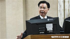 外交部長吳釗燮出席國防及外交委員會備詢。 （圖／記者林敬旻攝）