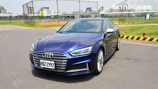 影／四個門的跑車  奧迪S5試駕