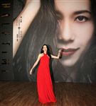 莫文蔚一身火紅褲裝出席「我們在中場相遇」新歌搶聽會。（記者邱榮吉/攝影）