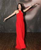 莫文蔚一身火紅褲裝出席「我們在中場相遇」新歌搶聽會。（記者邱榮吉/攝影）