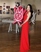 莫文蔚一身火紅褲裝出席「我們在中場相遇」新歌搶聽會。（記者邱榮吉/攝影）