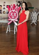 莫文蔚一身火紅褲裝出席「我們在中場相遇」新歌搶聽會。（記者邱榮吉/攝影）