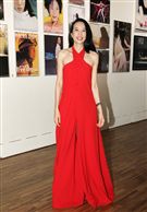 莫文蔚一身火紅褲裝出席「我們在中場相遇」新歌搶聽會。（記者邱榮吉/攝影）