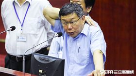 台北市長柯文哲出席市議會總質詢。 （圖／記者林敬旻攝）