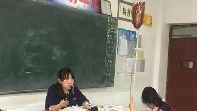 不能耽擱學生！敬業師重病吊點滴上課