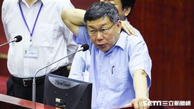 台北市長柯文哲出席市議會總質詢。 （圖／記者林敬旻攝）