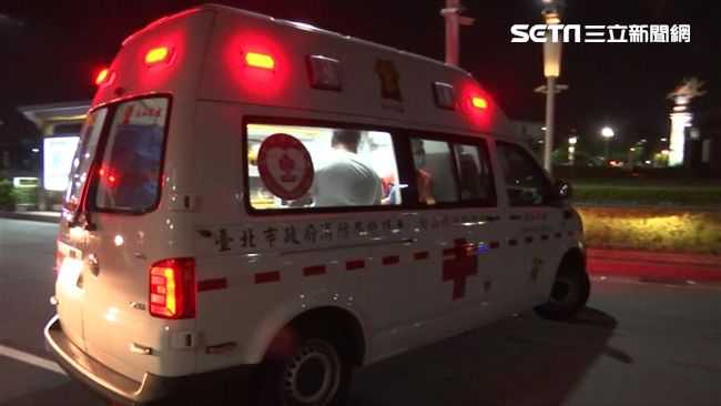 醉男砸車遭攤商勸阻　竟怒揮刀砍2人