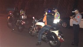 新北市,平溪,雙溪,民眾,夜遊,排氣管,消音器,噪音,擾民,稽查,罰鍰（圖／翻攝畫面）