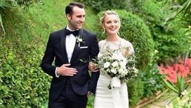 《哈利波特》童星，英國男星馬修路易斯（Matthew Lewis）跟女友安琪拉瓊絲（Angela Jones）步入禮堂。(翻攝IG)