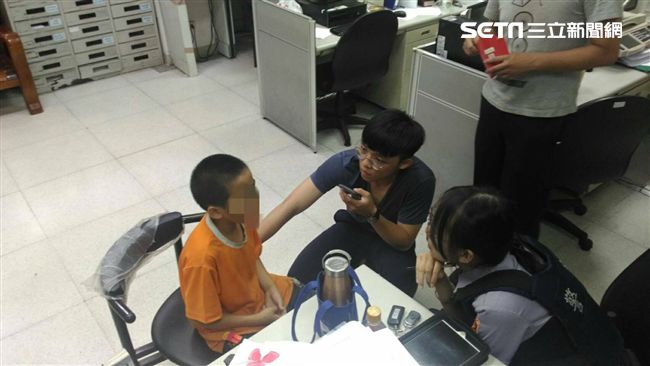 累了睡超商、速食店　男童搭車趴趴造
