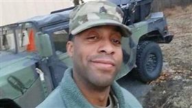 美國馬里蘭州遭暴雨侵襲，導致埃利科特城（Ellicott City）大淹水，男子赫蒙德（Eddison Hermond）為救貓遭洪水沖走（圖／翻攝自推特）