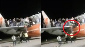 獅子航空,廉航驚傳有炸彈　乘客驚慌逃命釀7傷／翻攝Wahyu Sutono臉書