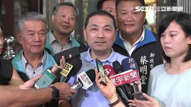 侯友宜被勸別抖腳！自曝刑警職業病