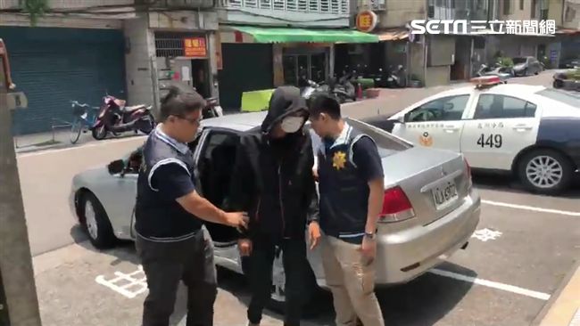 見嫩妻與男人同車　夫飛車追逐圍毆