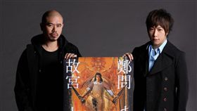 向鄭問致敬　五月天阿信攜手陳奕仁製短片　向已故台灣漫畫大師鄭問致敬，樂團五月天主唱阿信（右）與導演陳奕仁（左）攜手合作，分別負責配樂與影像，共同為即將登場的鄭問故宮大展製作宣傳短片「千年一問」。（鍾孟舜提供）中央社記者江佩凌傳真　107年5月29日